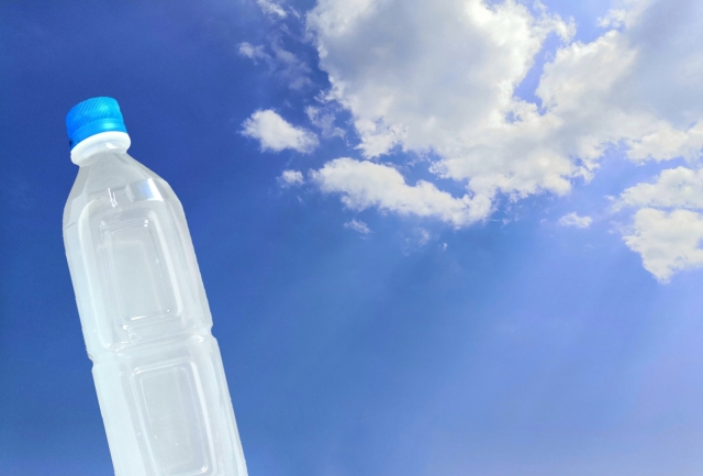 熱中症対策のスポーツドリンクが歯を溶かす？正しい水分補給の方法